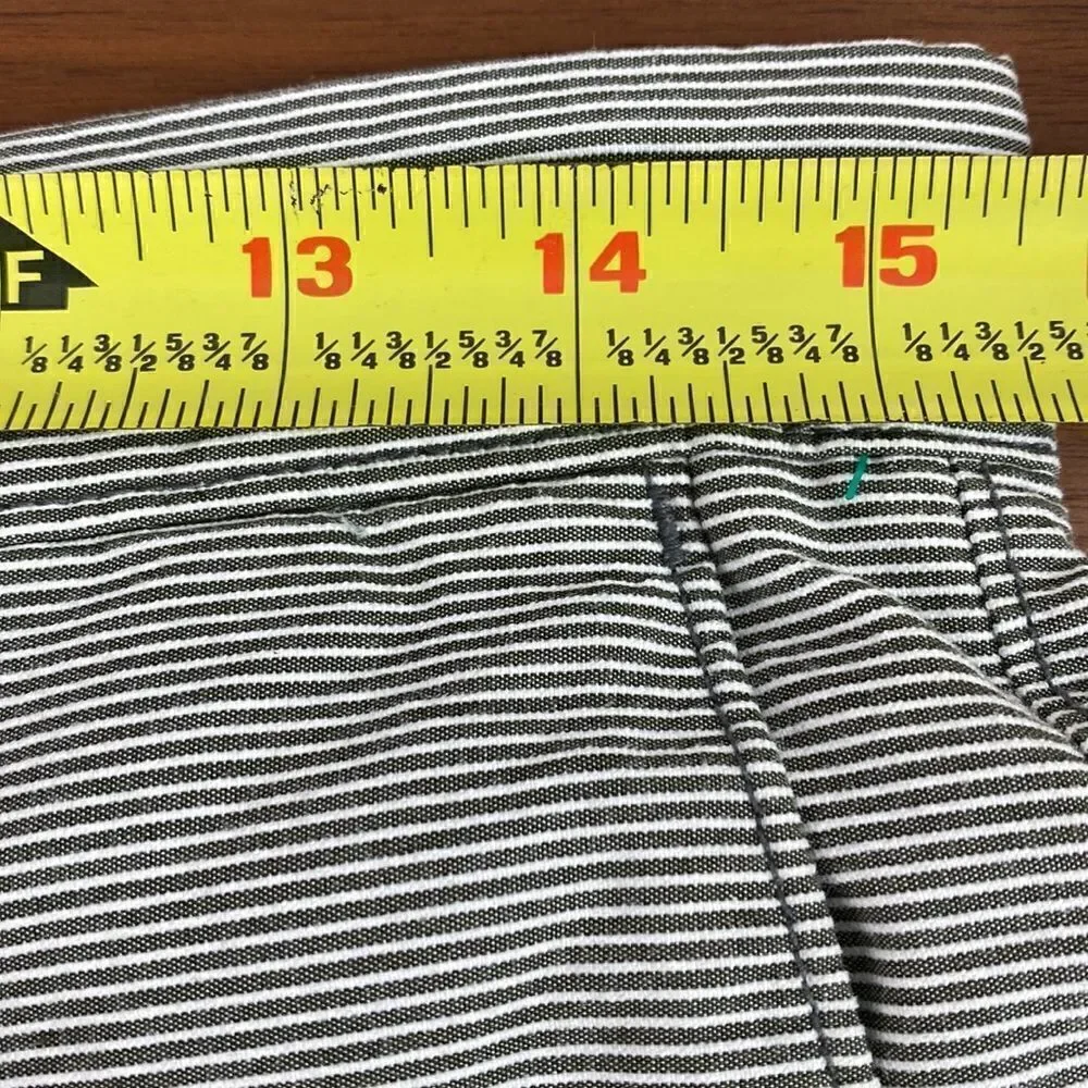 ❤️Last Chance Banana Republic 100% cotton striped Chino shorts size 30
